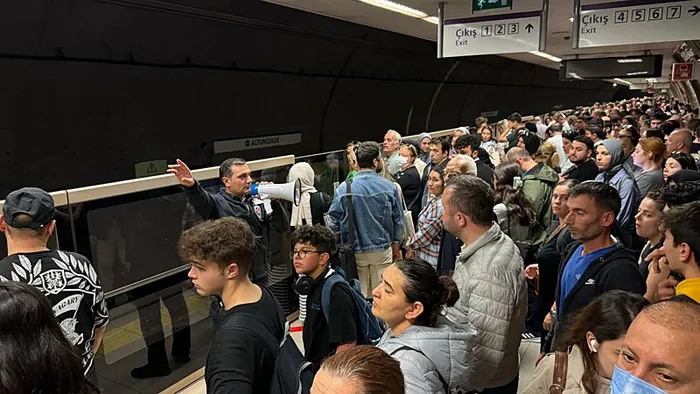 1714024196119.jpg Vatandaş isyan etti arıza sonunda giderildi! Üsküdar-Samandıra Metro Hattı'nda seferler 72 saat sonra normale döndü... - 1