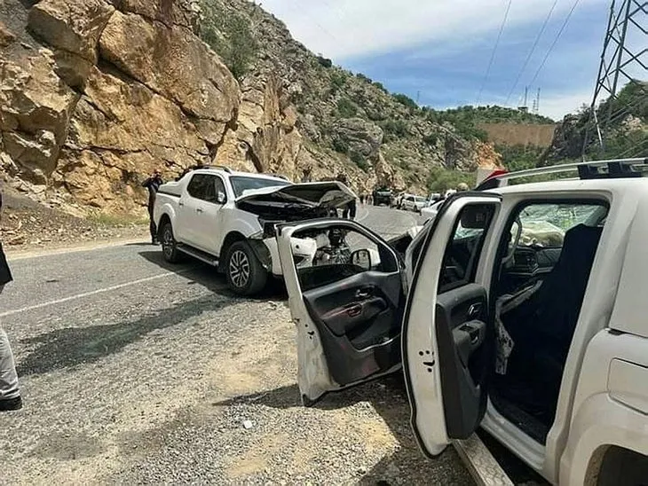 Hakkari’deki trafik kazasında vali yardımcısı ve kaymakam yaralandı