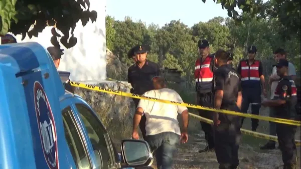 canakkalede-dehsete-dusuren-olay-14-yasindaki-cocuk-yengesini-oldurdu-bakin-nerede-yakalandi-1661174510495.jpg Çanakkale’de dehşete düşüren olay! 14 yaşındaki çocuk yengesini öldürdü bakın nerede yakalandı - 4