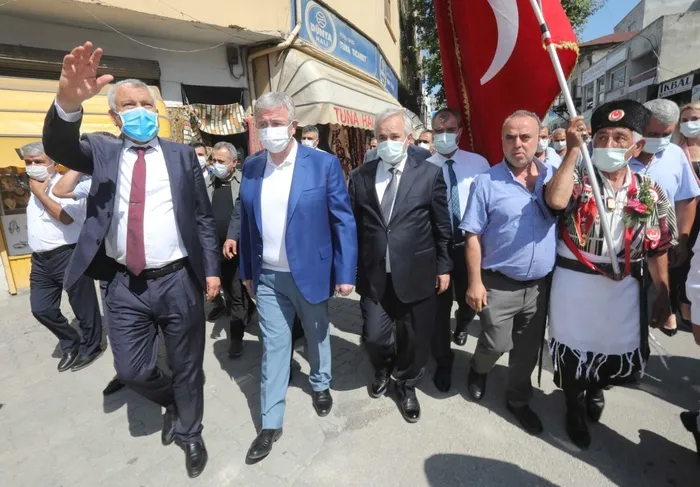 CHP'den şaşkına çeviren temel atma töreni: 10 başkan 1 kreş! "Gören de dev bir proje açıyorlar zanneder" - 4