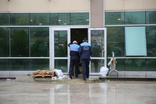 chp li ibb zabitasindan skandal basaksehir de sehit savci mehmet selim kiraz bilgi evi nin kilidini kirip iceri girdiler ahaber son dakika video izle