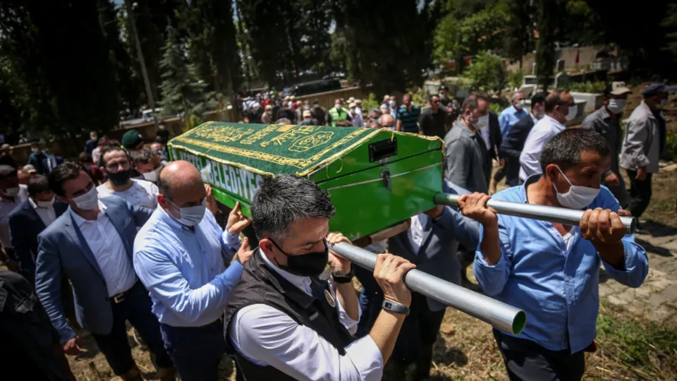 Bursa'da sel felaketinde ölen Kader Akbaba son yolculuğuna uğurlandı! Başkan Erdoğan'dan acılı babaya telefon