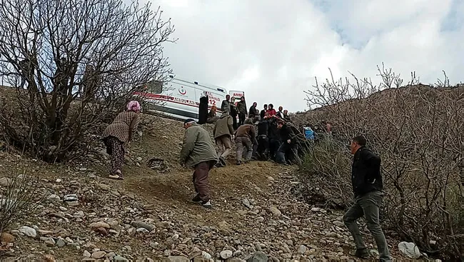 Son dakika: Batman'da öğrenci servisi 300 metreden yuvarlandı! Ölü ve yaralılar var - 3