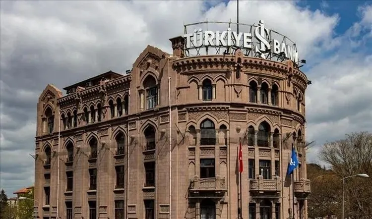 1785571099563.jpeg CHP ile Yeni Parti arasındaki ayrışmanın ardından, İş Bankası hisselerinin temsili konusu yeniden siyasi gündemin öne çıkan başlıklarından biri oldu. (AA)