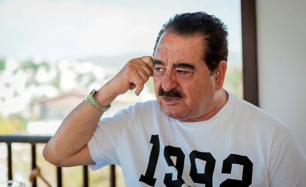 5-evini-depremzedeler-icin-acan-ibrahim-tatlisesten-cagri-simdi-yaralari-sarma-zamani-1676973790351.jpg 5 evini depremzedeler için açan İbrahim Tatlıses’ten çağrı: Şimdi yaraları sarma zamanı - 2
