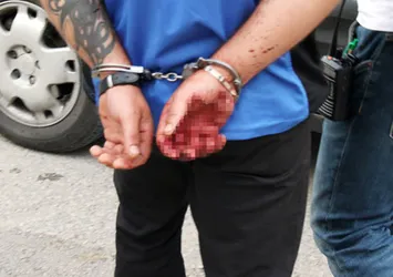 Kocaeli'de eşinin boğazını kesen adam yakalandı