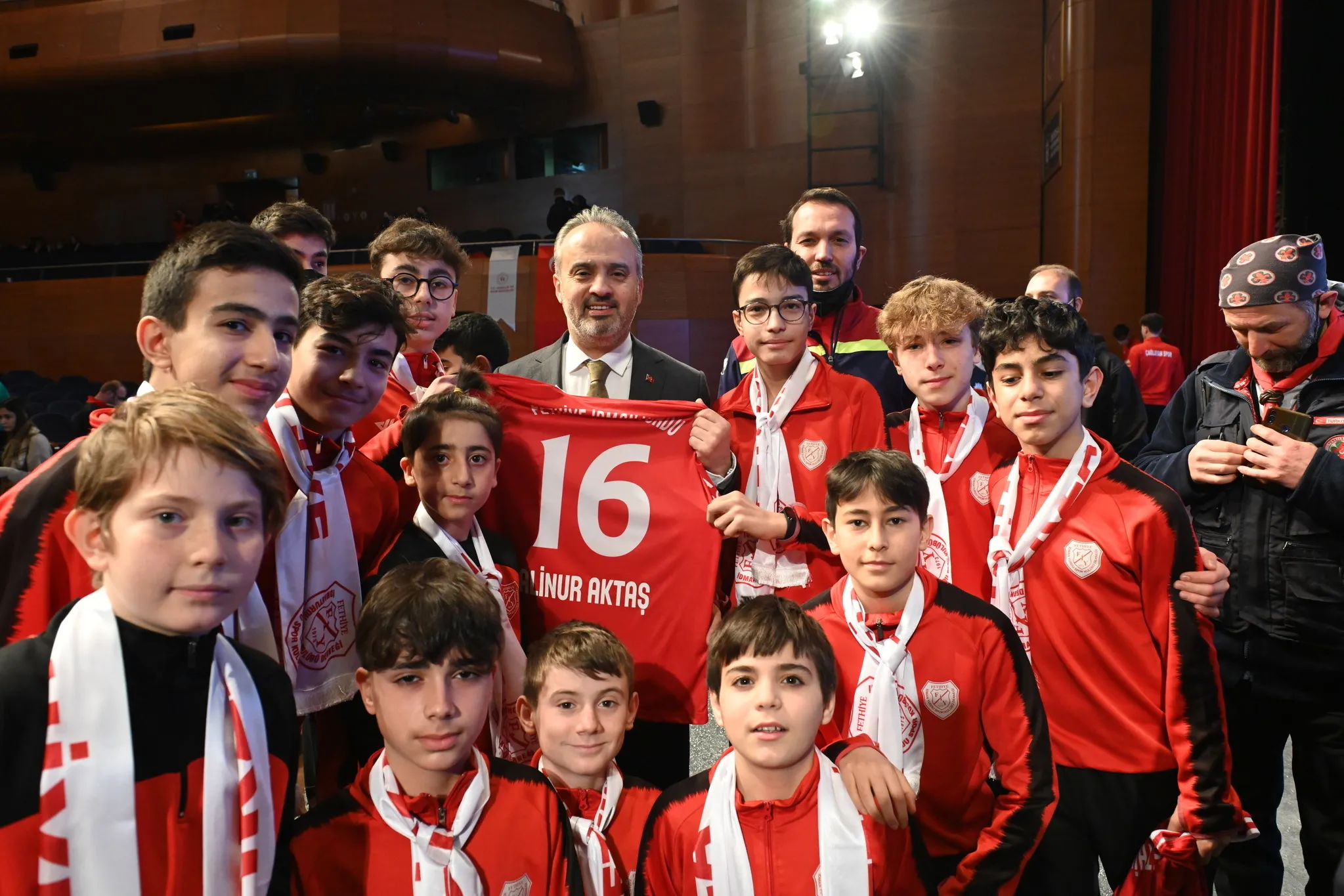 Büyükşehir’den amatöre büyük destek