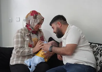 Koruyucu aile olunca 12 yıllık bebek hasretleri sona erdi: Kanımızdan olmasa bile canımızdan birisi