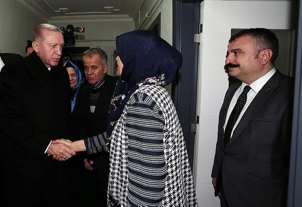 baskan-erdogandan-sehit-sozlesmeli-er-muhammed-tunahan-evcinin-ailesine-taziye-ziyareti-1706459064196.jpeg Başkan Erdoğan'dan şehit Sözleşmeli Er Muhammed Tunahan Evcin'in ailesine taziye ziyareti - 2