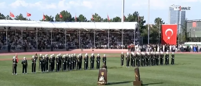 Teğmenlerin kılıçlı yemini darbe günlerini hatırlattı