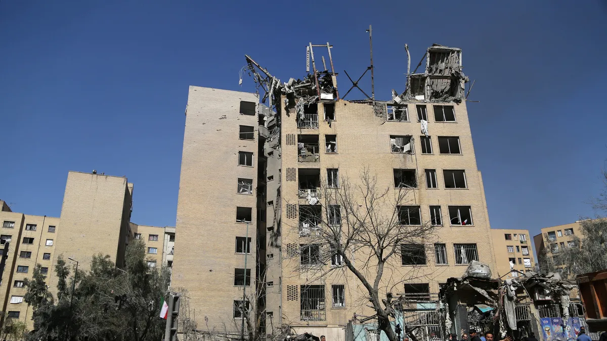 Katil İsrail Tahran'da bizzat sivilleri hedef alıyor! A Haber vurulan o evden aktardı