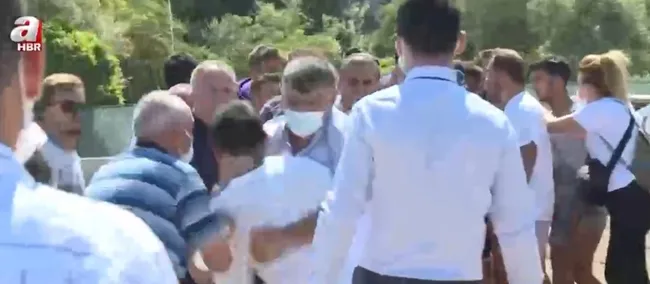 ibb-cankurtaranlarindan-a-habere-saldiri-tepkiler-pes-pese-geldi-1627106952228.jpg İBB cankurtaranlarından A Haber’e saldırı! Tepkiler peş peşe geldi - 6