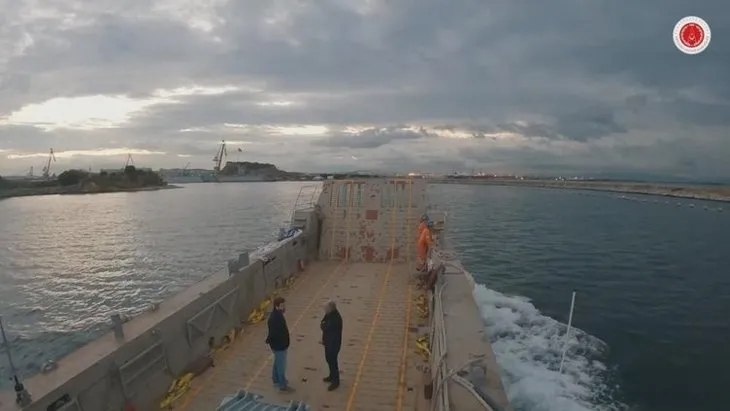 Altay Tankı  TCG Anadolu gemisine yüklendi! Denizde büyük ’çıkarma’ operasyonu