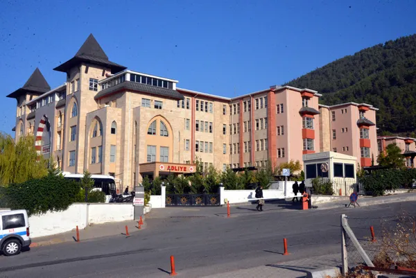 kadin-calisanin-basina-silah-dayadi-sunu-vurayim-sehit-olsun-1635252555158.jpg Kadın çalışanın başına silah dayadı: Şunu vurayım şehit olsun - 7