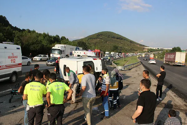 son-dakika-anadolu-otoyolu-istanbul-istikametinde-minibus-ile-otomobil-carpisti-yaralilar-var-1631808857147.jpg Anadolu Otoyolu İstanbul istikametinde minibüs ile otomobil çarpıştı! Yaralılar var - 1