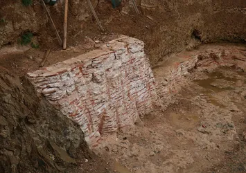 Kadıköy'de inşaat kazısında tarihi kalıntılar çıktı