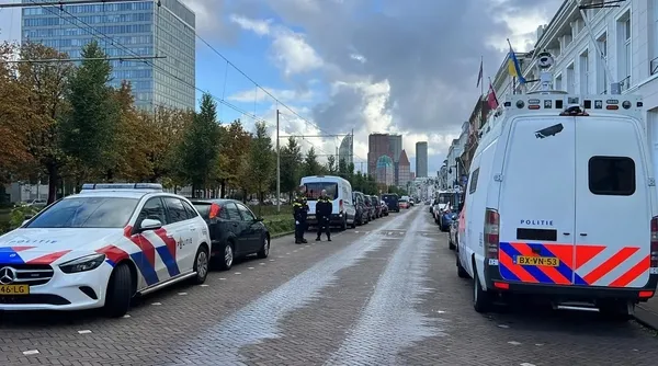 Hollanda’da Kur’an-ı Kerim’e yönelik alçak saldırı! Irkçı PEGIDA lideri Türkiye’nin Lahey Büyükelçiliği önünde…