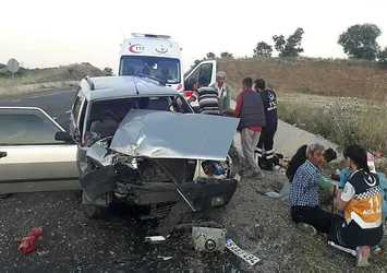 Manisa'da trafik kazası kazası: 12 yaralı