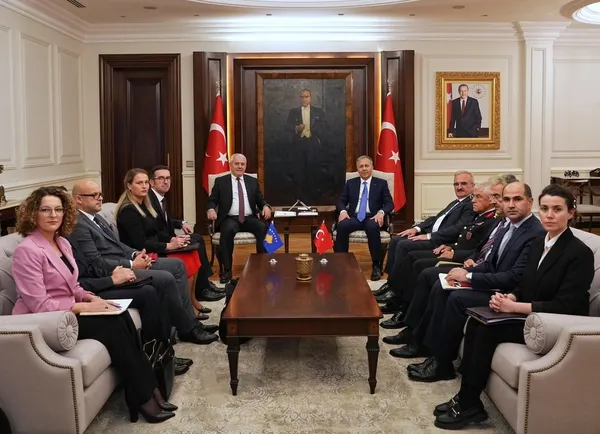 1699631603913.jpg Türkiye-Kosova ilişkileri büyüyor! İçişleri Bakanı Ali Yerlikaya, Kosovalı mevkidaşı Sveçla'ya ile görüştü - 2