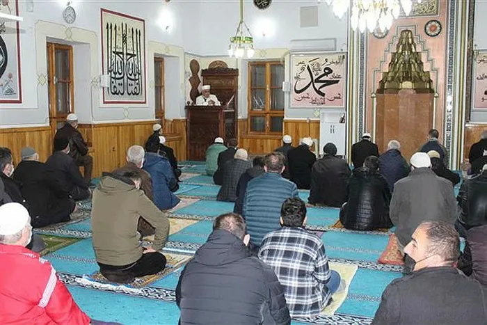 Miraç Kandili nedeniyle camiler doldu taştı - 1