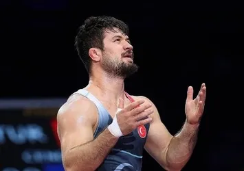 Dünya Güreş Şampiyonası'nda Ali Cengiz Macar rakibini yenerek dünya şampiyonu oldu