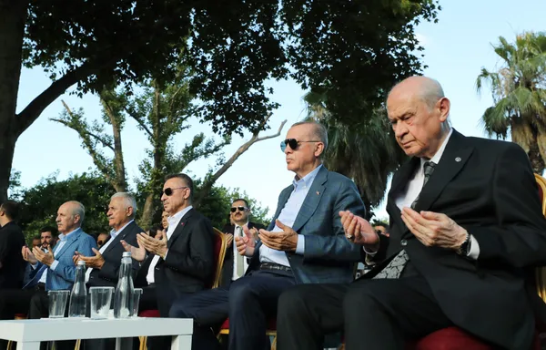 15-temmuz-destaninin-6yili-devlet-bahceli-sarachanede-halka-seslendi-15-temmuz-bir-isgal-tesebbusudur-1657900948253.jpg 15 Temmuz Destanı'nın 6.Yılı! Devlet Bahçeli Saraçhane'de halka seslendi: 15 Temmuz bir işgal teşebbüsüdür - 1