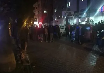 Hastanede silahlı kavga: Yaralılar var