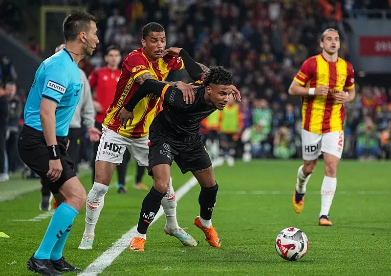 cimbom-dustugu-baskindan-kurtuldu-spor-yazarlari-goztepe-galibiyetini-yorumladi-1775717886097.jpeg Cimbom düştüğü baskıdan kurtuldu | Spor yazarları Göztepe galibiyetini yorumladı - 2