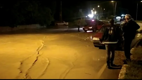 gemereki-sel-vurdu-sivas-kayseri-kara-yolu-ulasima-kapandi-1654630131421.jpg Gemerek'i sel vurdu! Sivas-Kayseri kara yolu ulaşıma kapandı - 2