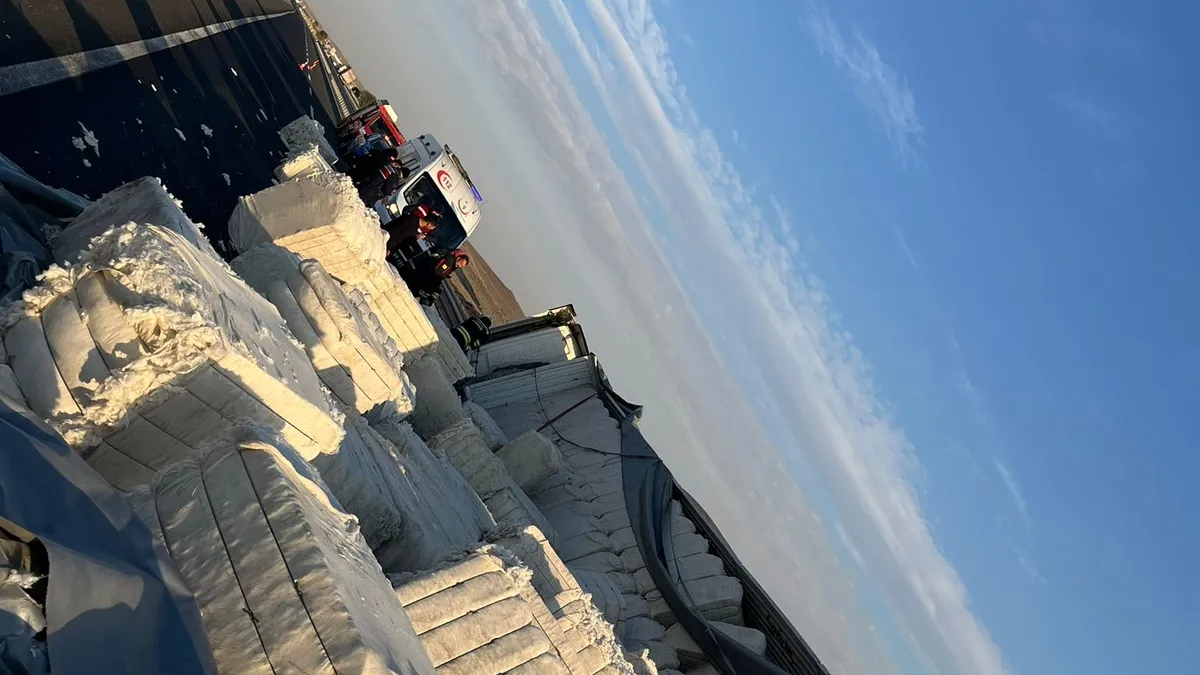 Konya'da TIR devrildi: 1 ölü 1 yaralı