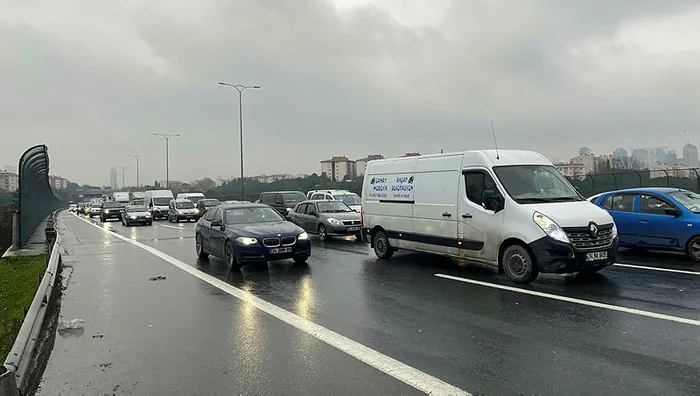 Son dakika: FSM Köprüsü’ndeki zincirleme kaza! TEM Otoyolunda trafiği felç etti - 1