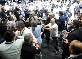 Beşiktaş Genel Kurulu’nda kavga! Ahmet Nur Çebi ve yönetimi eleştirdi ortalık karıştı