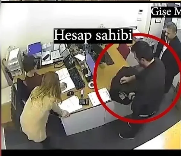 secil-erzanin-korkuyorum-dedigi-kisinin-cuneyt-demir-oldugu-iddia-edildi-ilk-aciklama-geldi-o-kisi-ben-degilim-1701628714181.jpeg Seçil Erzan’ın “korkuyorum” dediği kişinin Cüneyt Demir olduğu iddia edildi! İlk açıklama geldi: O kişi ben değilim - 4