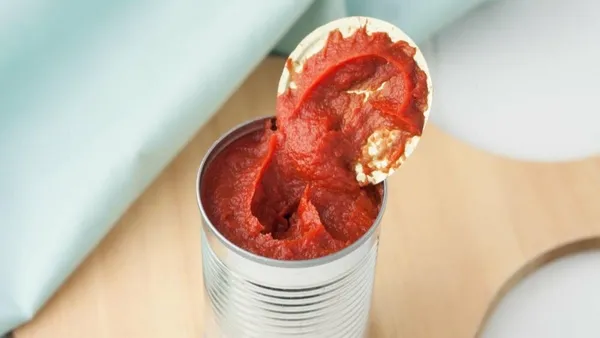 Salçadaki küflenmeyi ortadan kaldıran mucizevi yöntem! 3 damlası bile yetiyor! Bunu yaparsanız haftalarca saklayabilirsiniz!