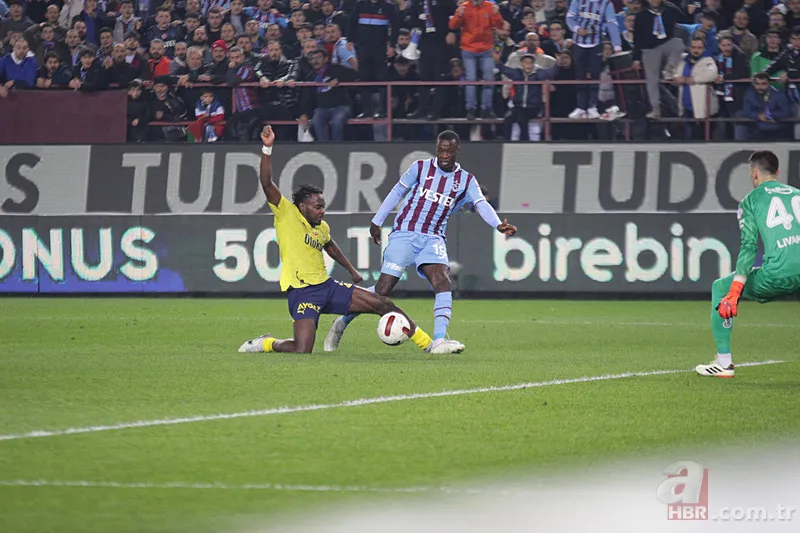 Olaylı Trabzonspor Fenerbahçe maçı sonrası Halil Umut Meler'e şok sözler: 3 puanı hediye etti 21