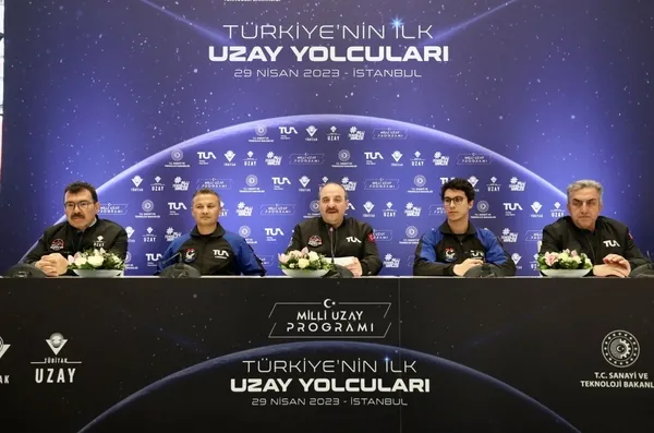 1682849848649.jpeg Türkiye'nin ilk uzay yolcuları Alper Gezeravcı ve Tuva Cihangir Atasever oldu! 36 bin kişi arasından seçildiler - 8