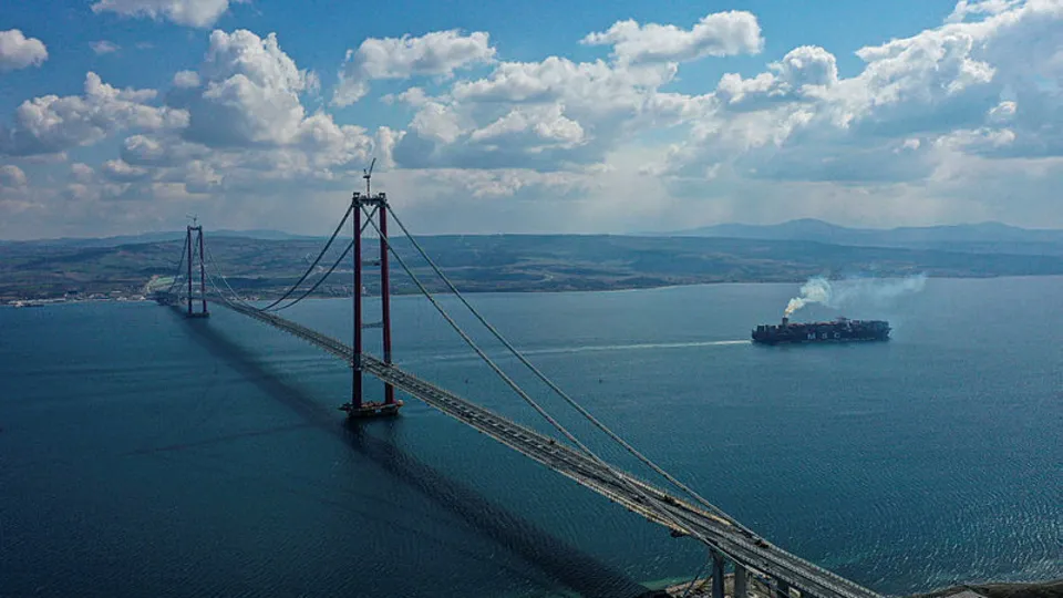 Çanakkale'de çifte heyecan! Tarihi açılışa şahit olmak isteyenler oraya akın etti