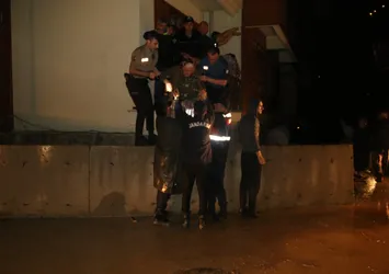 Rize'de şiddetli yağış istinat duvarının çökmesine neden dolu! 20 daireli apartman tahliye edildi