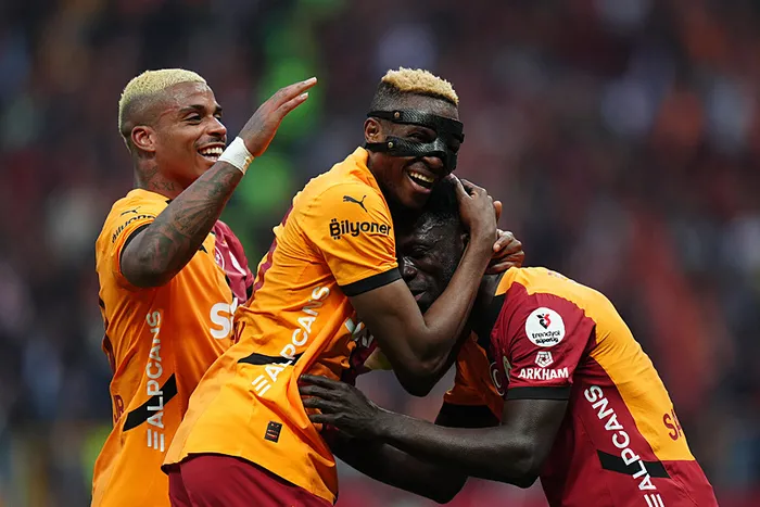 1746449715741.jpg Osimhen Galatasaray'da kalacak mı? Taraftarı heyecanlandıran gelişme - 1