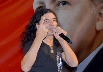 'Bu marşı sanatçı olduğumuz için değil vatandaş olduğumuz için yazdık'
