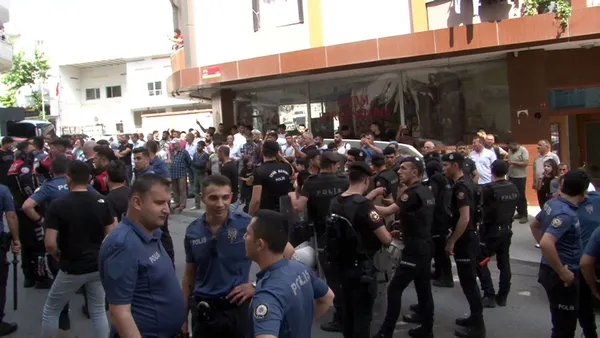 Son dakika: İstanbul Esenyurt'ta sokakta düğün tartışmasında arbede çıktı! Polis havaya ateş etti - 2
