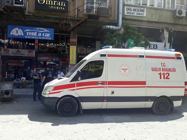 İstanbul’da işçinin üzerine iş makinesinin kepçesi düştü - 2