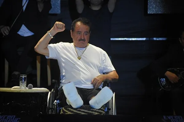 1661461857821.jpg İbrahim Tatlıses tekerlekli sandalye ile konser verdi! Muğla'da yaşadığı kazayı anlattı: Arabanın içindeyken yangın çıktı ve oğlum İdo... - 7