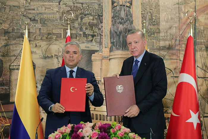 son-dakika-baskan-erdogan-kolombiya-cumhurbaskani-ivan-duqueden-onemli-aciklamalar-1653065618043.jpg Son dakika: Başkan Erdoğan Kolombiya Cumhurbaşkanı Ivan Duque'den önemli açıklamalar - 5