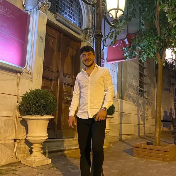 talha-burak-karayilan-kimdir-silahli-saldiriya-ugrayan-talha-burak-karayilan-kim-kac-yasinda-ne-is-yapiyor-1645606926534.jpg Talha Burak Karayılan kimdir? Silahlı saldırıya uğrayan Talha Burak Karayılan kim, kaç yaşında, ne iş yapıyor? - 1