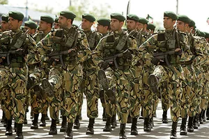 İran ordusundan 12 bin askerle tatbikat