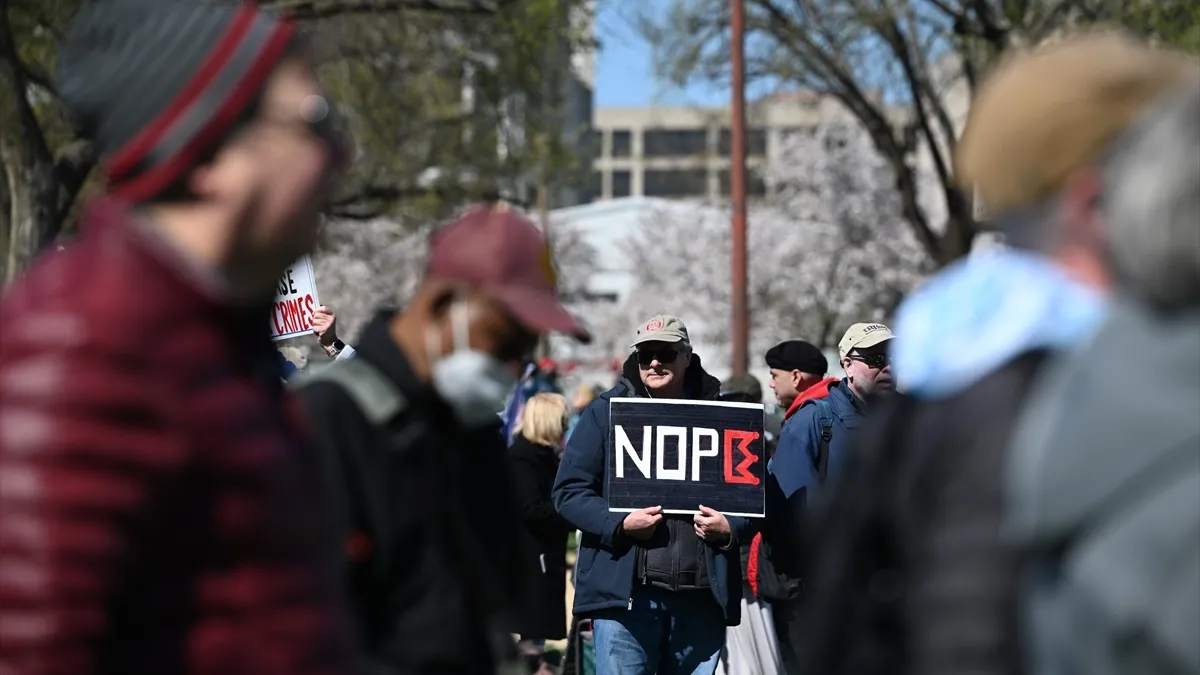 ABD’de milyonlar Trump’a karşı sokakta: Krallara hayır!
