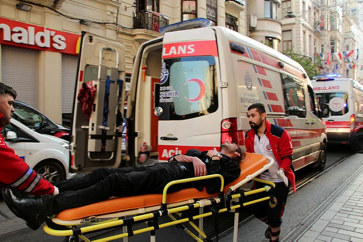 Beyoğlu'ndaki patlama sonrası olay yerinden görüntüler!