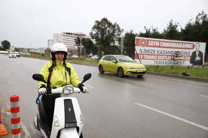 Zeydan Karalar’ın tek çivi dahi çakmadığı köprüyü hükümet bitirdi! Adana halkından Başkan Erdoğan’a büyük teşekkür: Reis en iyisini yapar