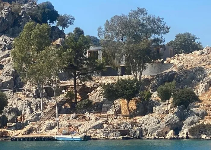 Doğa harikası yarımadada kaçak villa skandalı! Pandemiyi fırsata çevirdiler, şikayet yağıyor... - 1